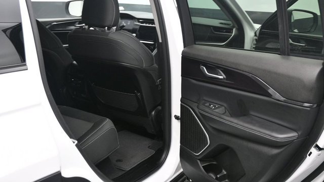 Used 2022 White Jeep Laredo image 17