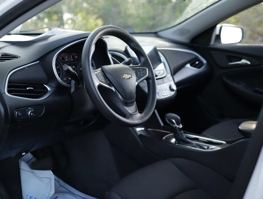 Used 2023 Summit White Chevrolet LT image 9