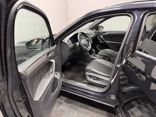 Certified Used 2022 Deep Black Pearl Effect Volkswagen 2.0T SE R-Line Black image 14