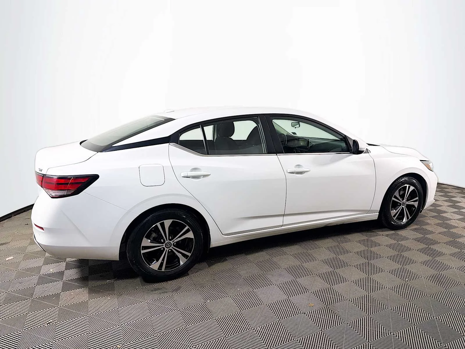 Certified Used 2022 Aspen White TriCoat Pearl Nissan SV image 4