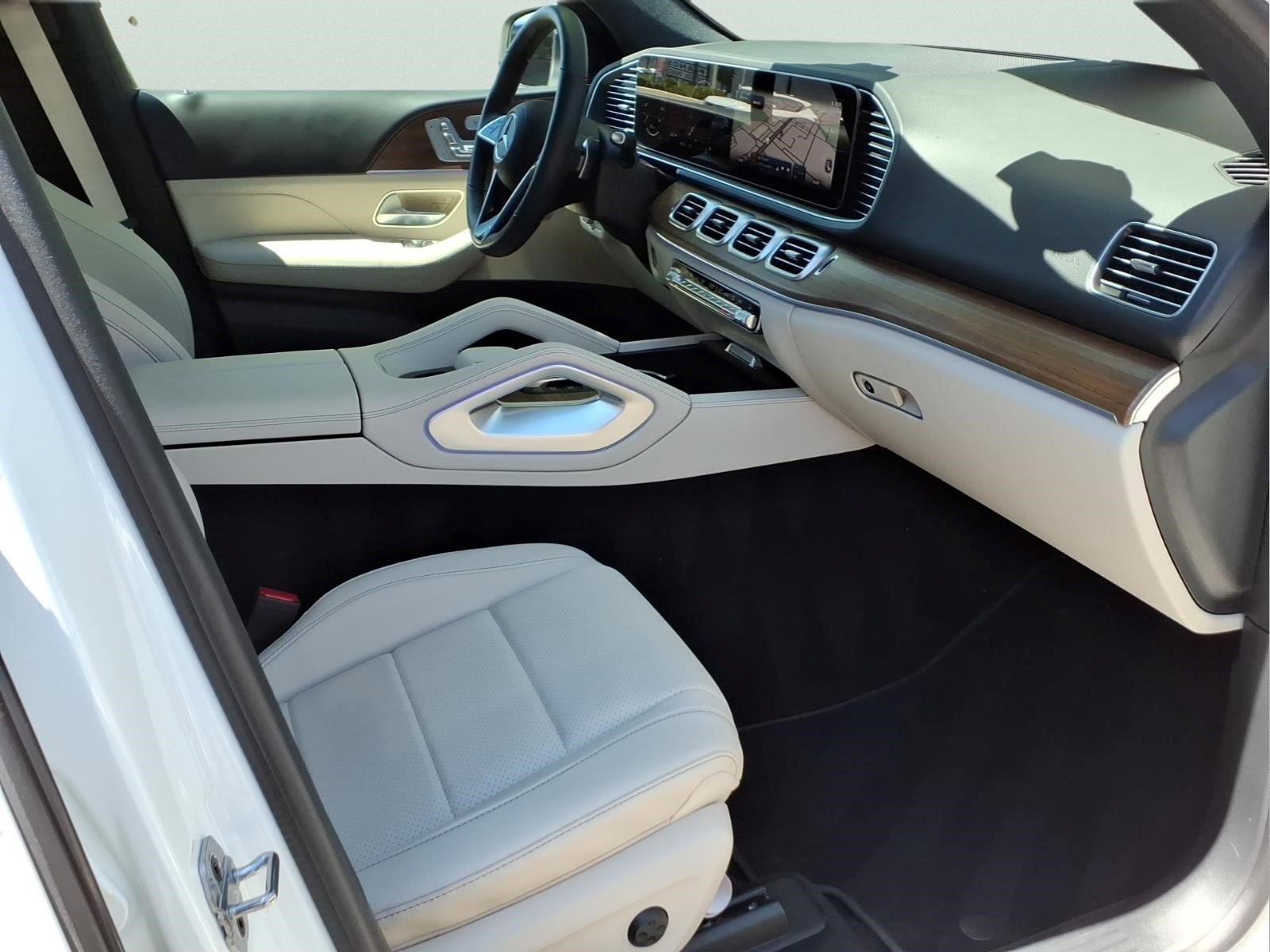 Certified Used 2025 Polar White Mercedes-Benz GLE 450 4MATIC® SUV image 30