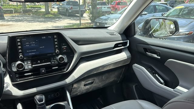 Used 2022 Moon Dust Toyota XLE image 15