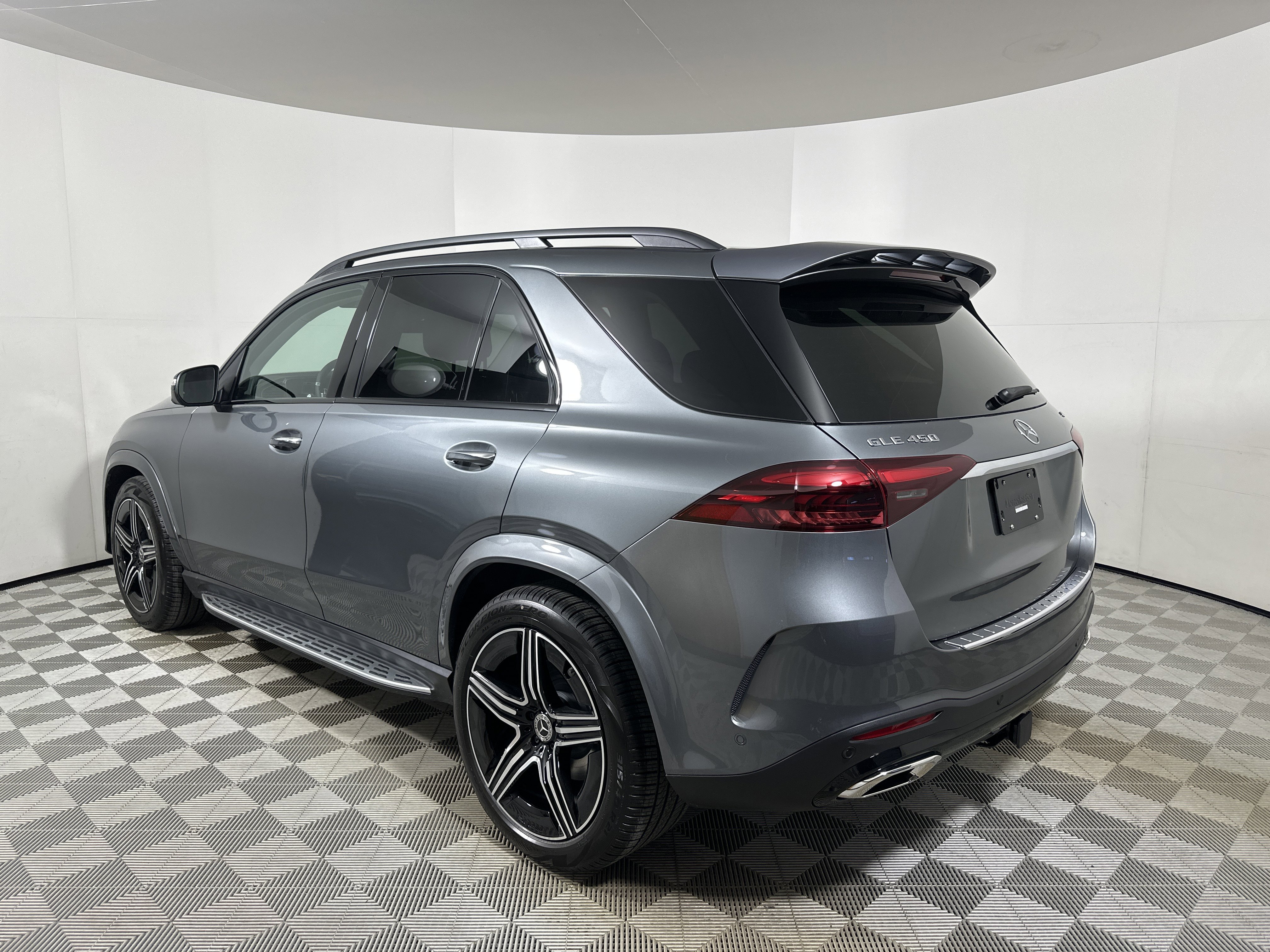 New 2026 Selenite Grey Metallic Mercedes-Benz GLE 450 image 5