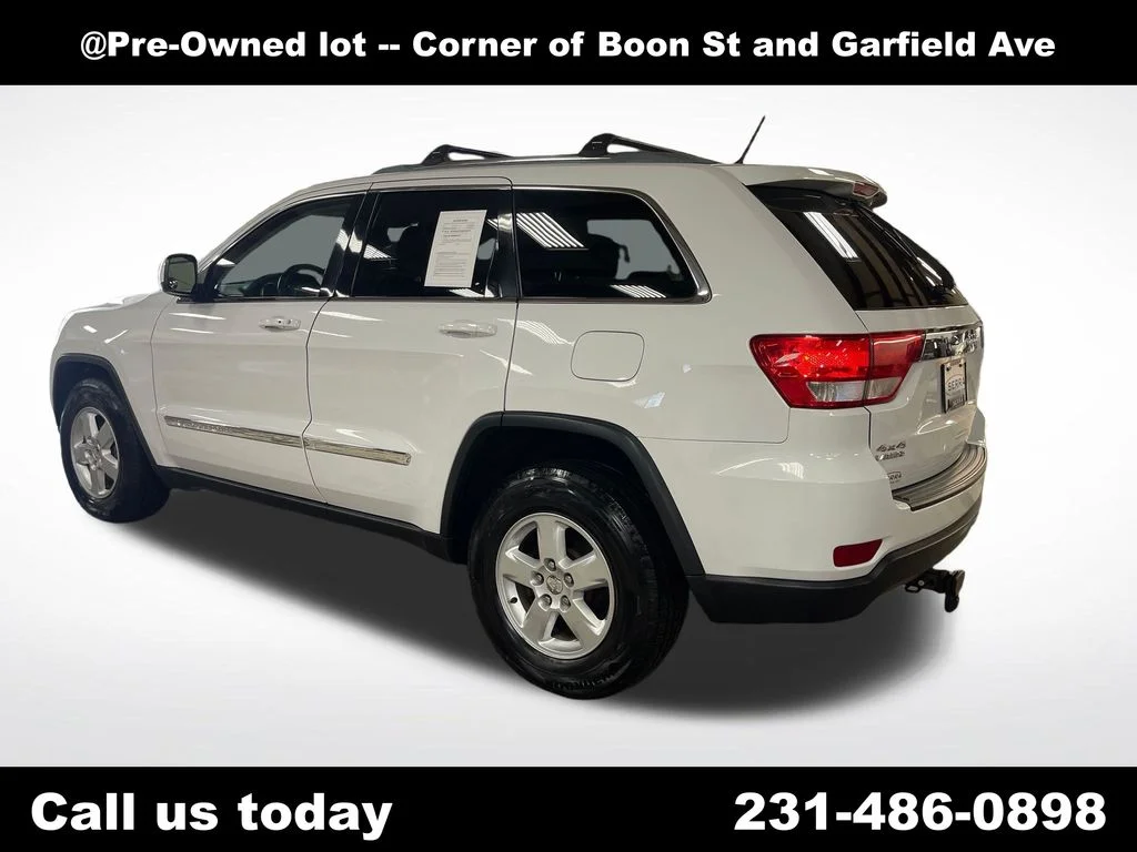 Used 2013 White Jeep Laredo image 3