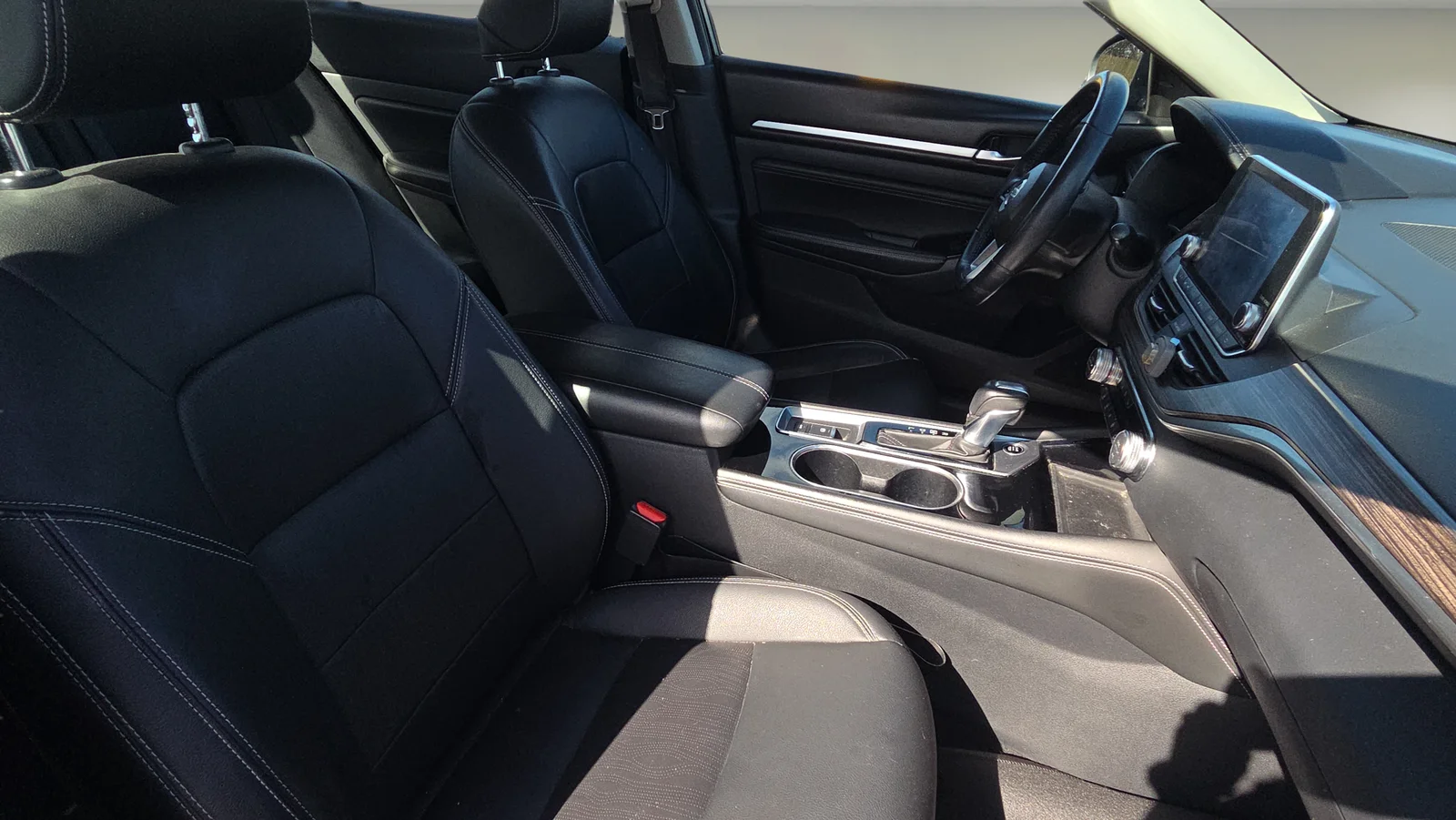 Used 2021 Black Nissan 2.5 SL image 15