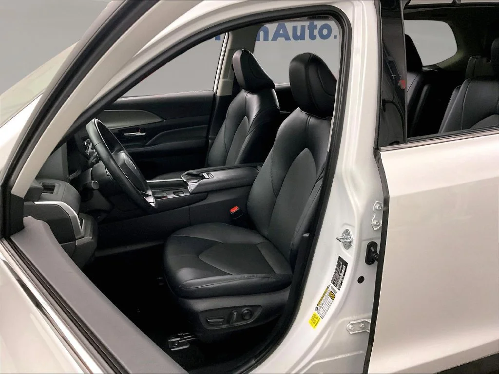 Used 2025 Beige Toyota XLE image 29