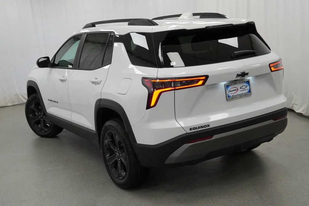 New 2027 Summit White Chevrolet LT image 36