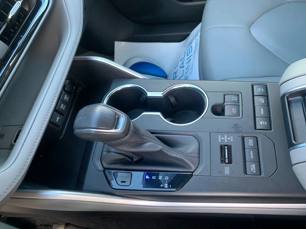 Used 2020 White Toyota XLE image 24