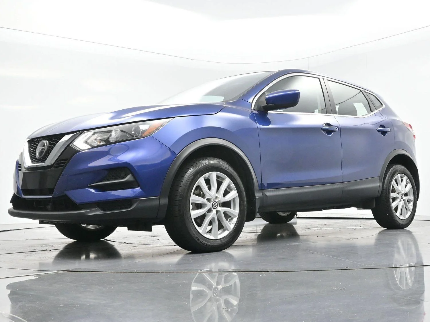 Used 2022 Caspian Blue Metallic Nissan S image 42