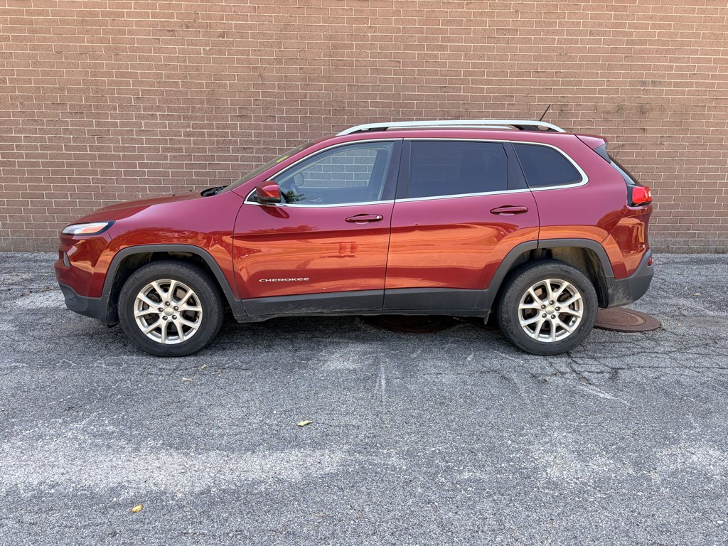 Used 2017 Deep Cherry Red Crystal Pearlcoat Jeep Latitude image 2