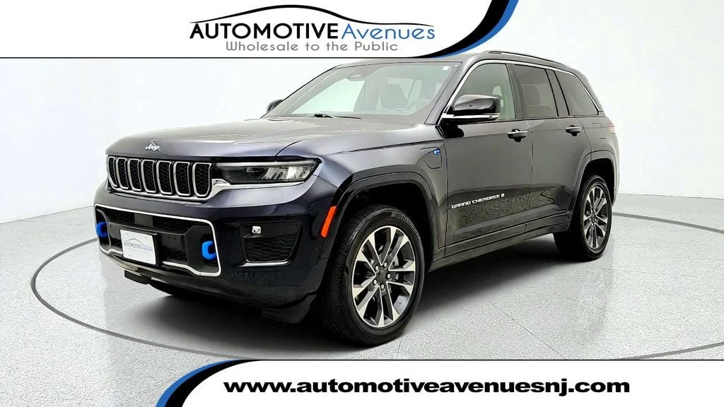 Used 2023 Midnight Sky Jeep Overland 4x4 image 1