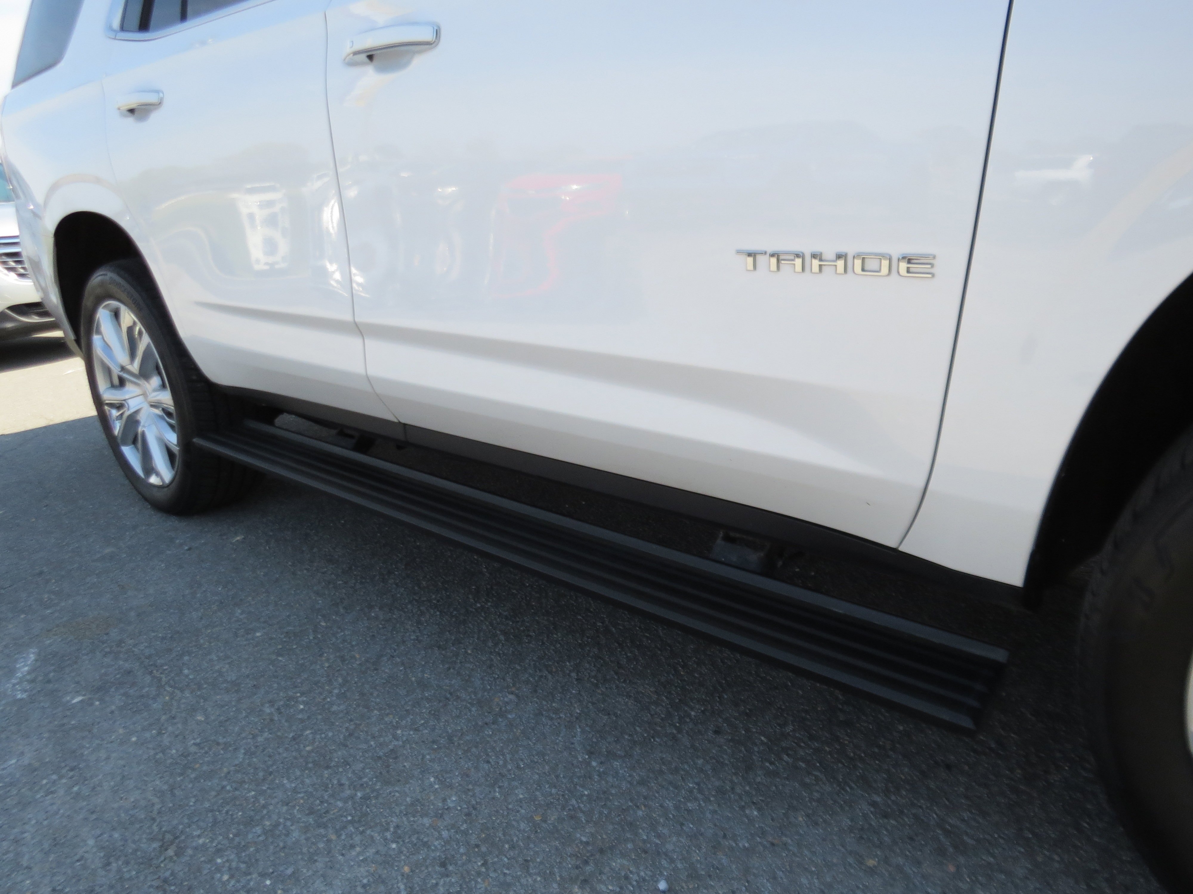 Used 2024 Iridescent Pearl Tricoat Chevrolet High Country image 11