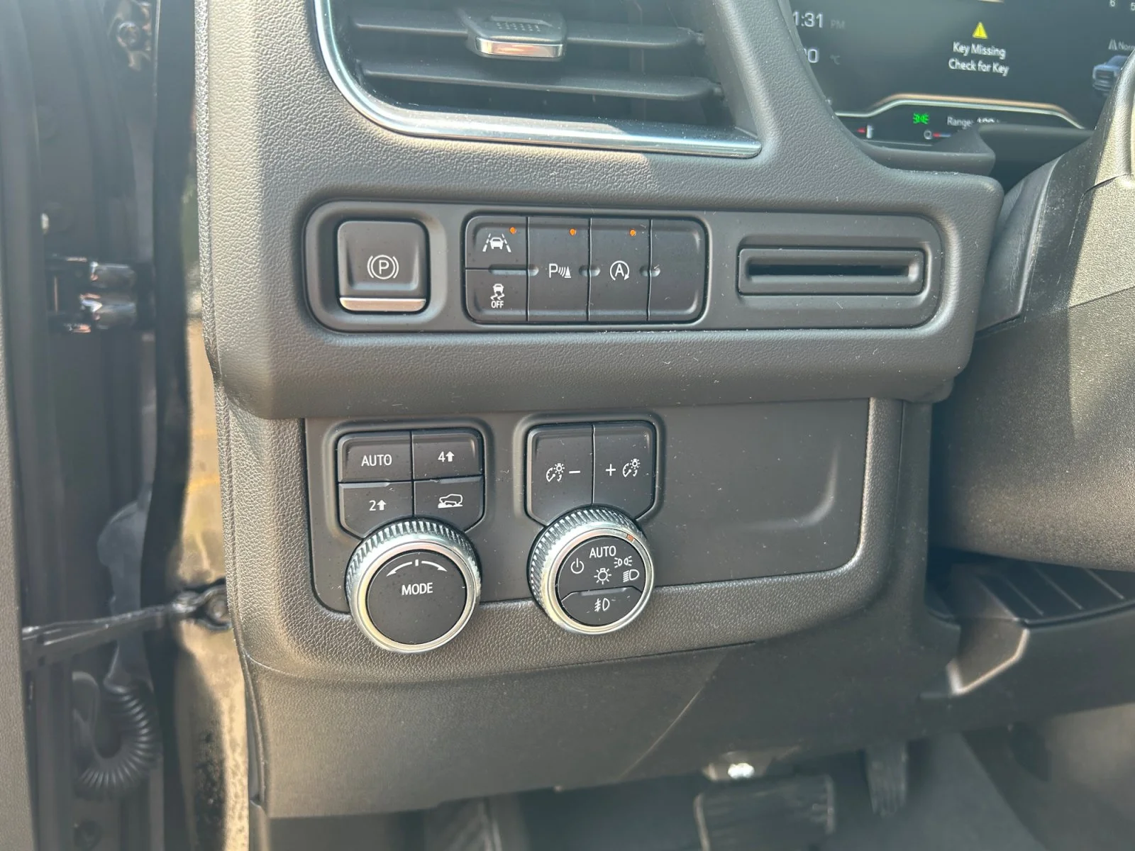 Used 2023 Black GMC SLT 4WD Leather Sunroof 5.3L image 17