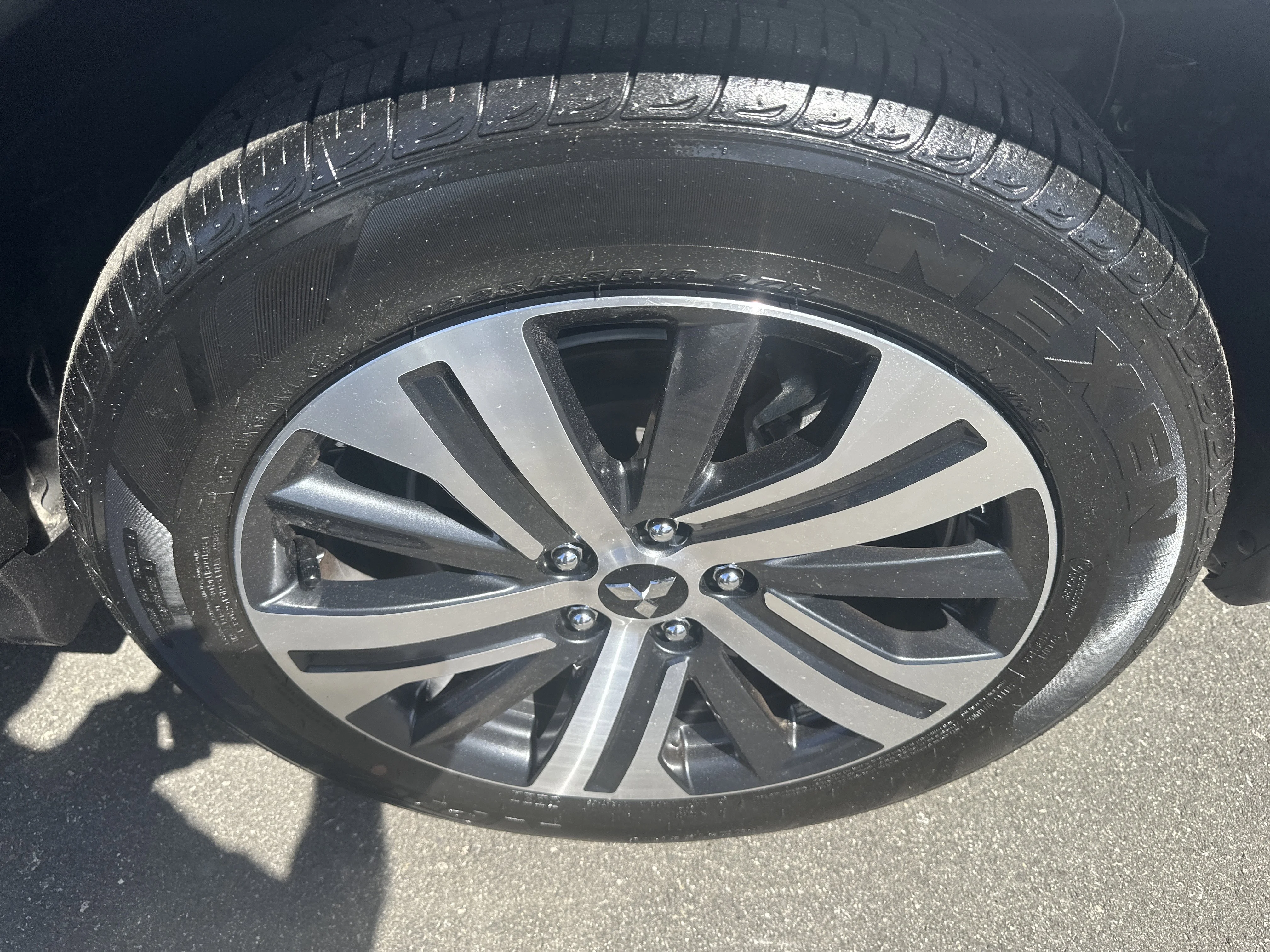 Used 2025  Mitsubishi ES image 31