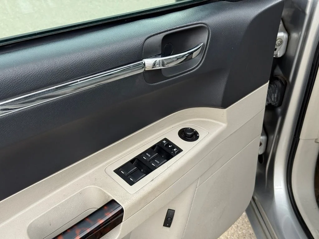 Used 2007 Silver Chrysler Base image 12