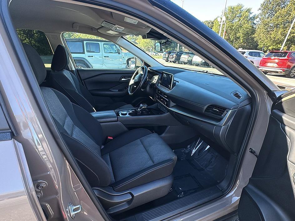 Used 2025 Baja Storm Metallic Nissan SV image 9