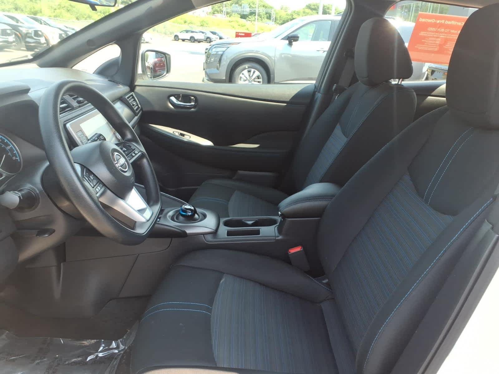Used 2023 Glacier White Nissan S image 17