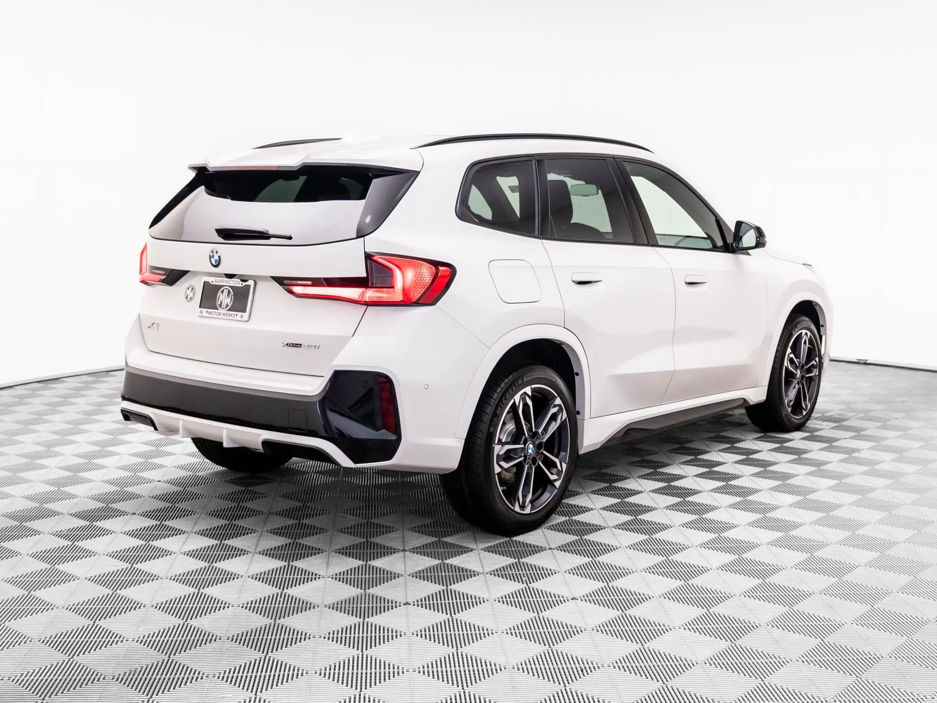 New 2026 White BMW xDrive28i image 6