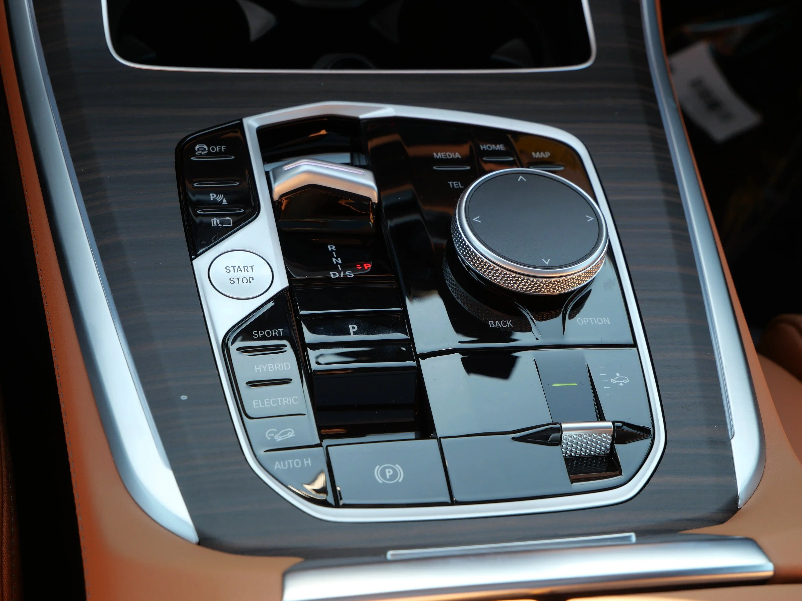 New 2026 Manhattan Green Metallic BMW xDrive50e image 9