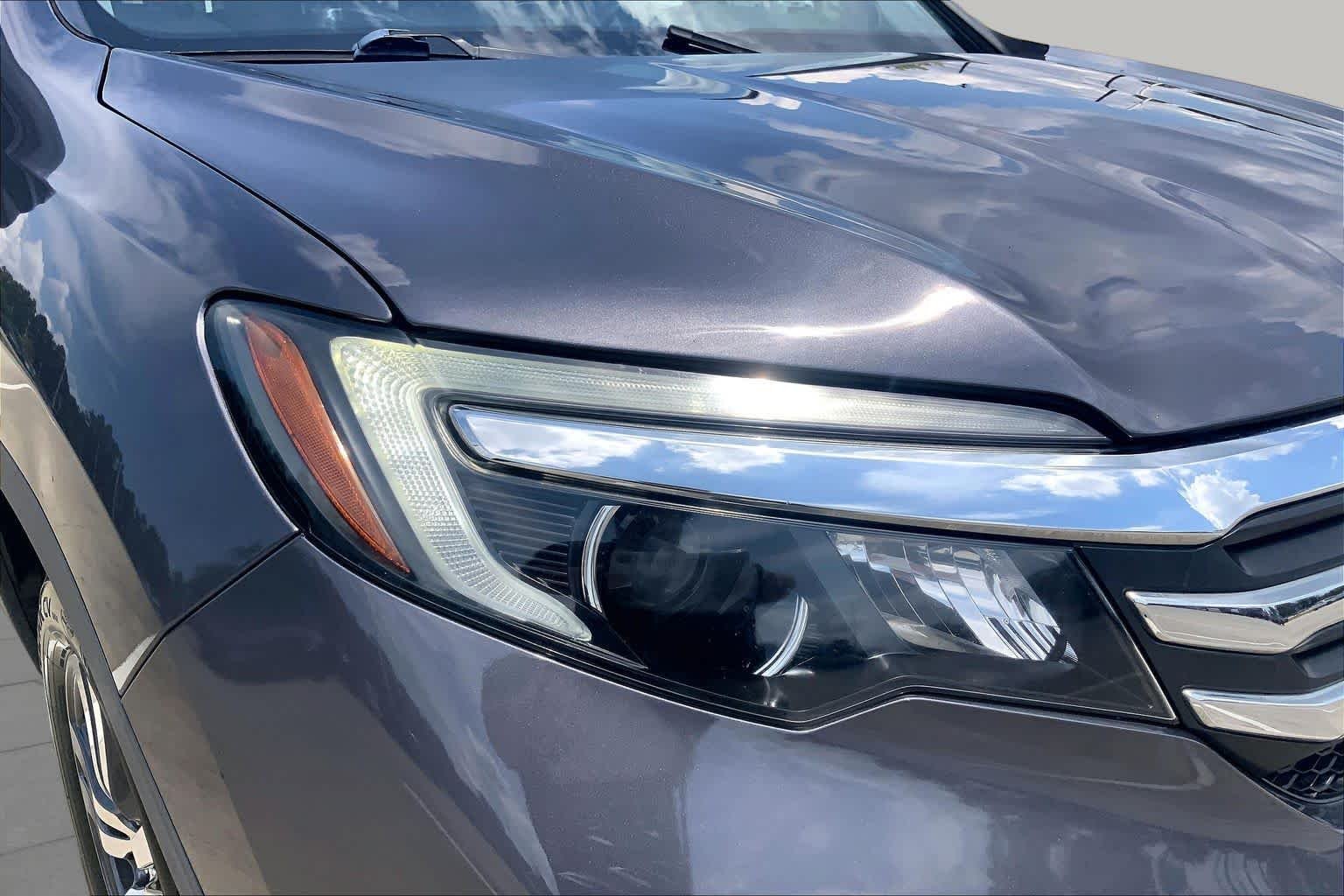 Used 2018 Modern Steel Metallic Honda EX image 27