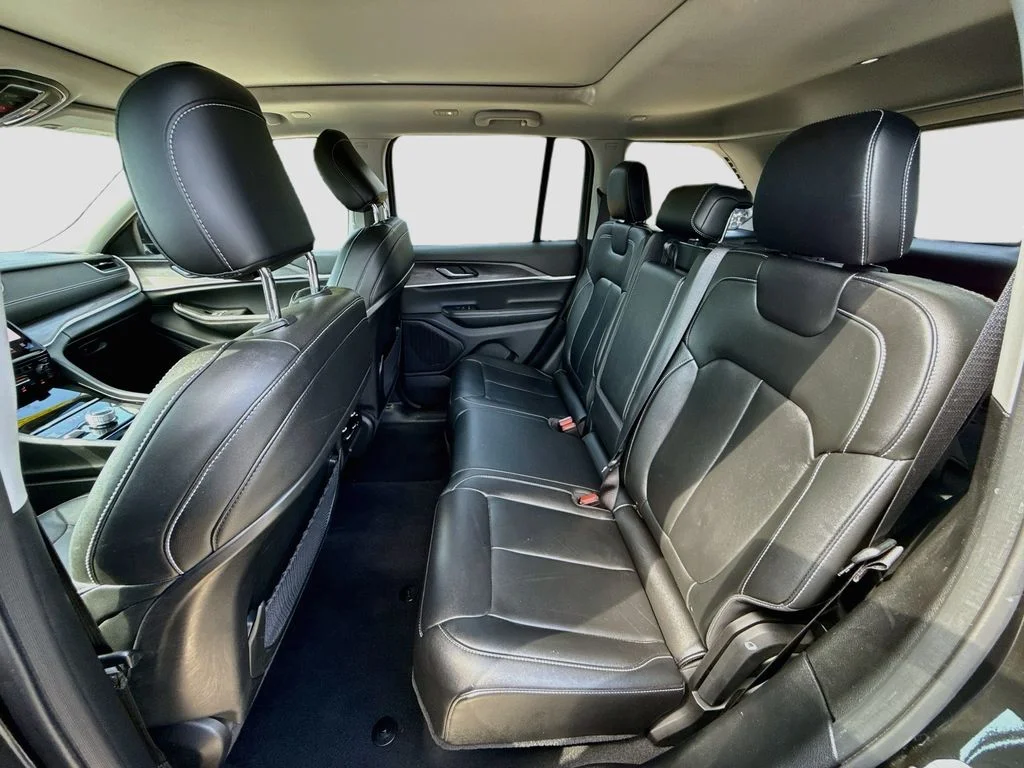 Used 2023 Rocky Mountain Pearlcoat Jeep Limited image 26