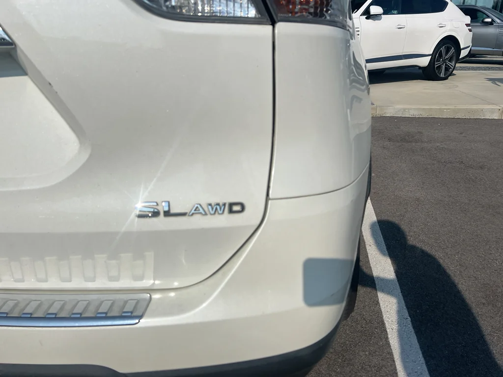 Used 2015 Pearl White Nissan SL image 5