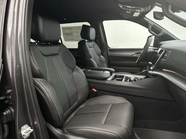 New 2026 Baltic-Gray Metallic Clear-Coat Exterior Paint Jeep  image 28