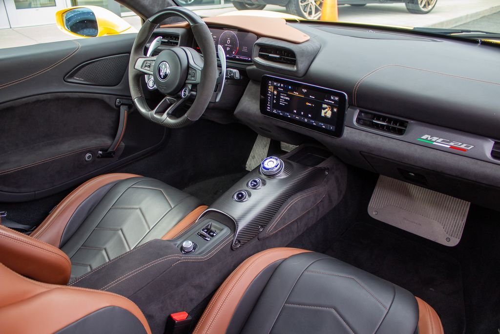 Used 2022 Yellow Maserati Base image 14