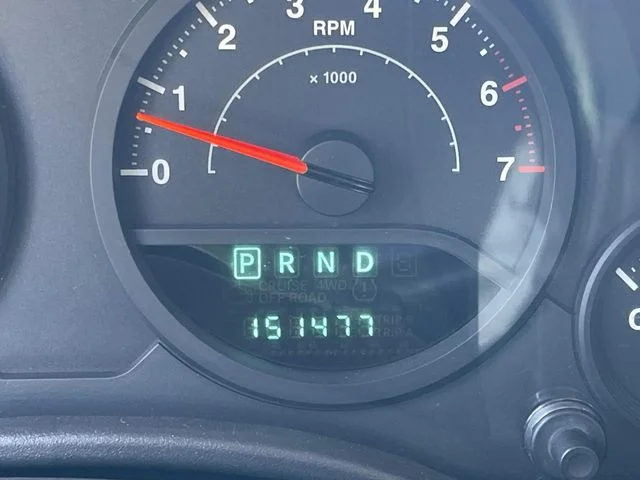 Used 2008 Silver Jeep X image 31