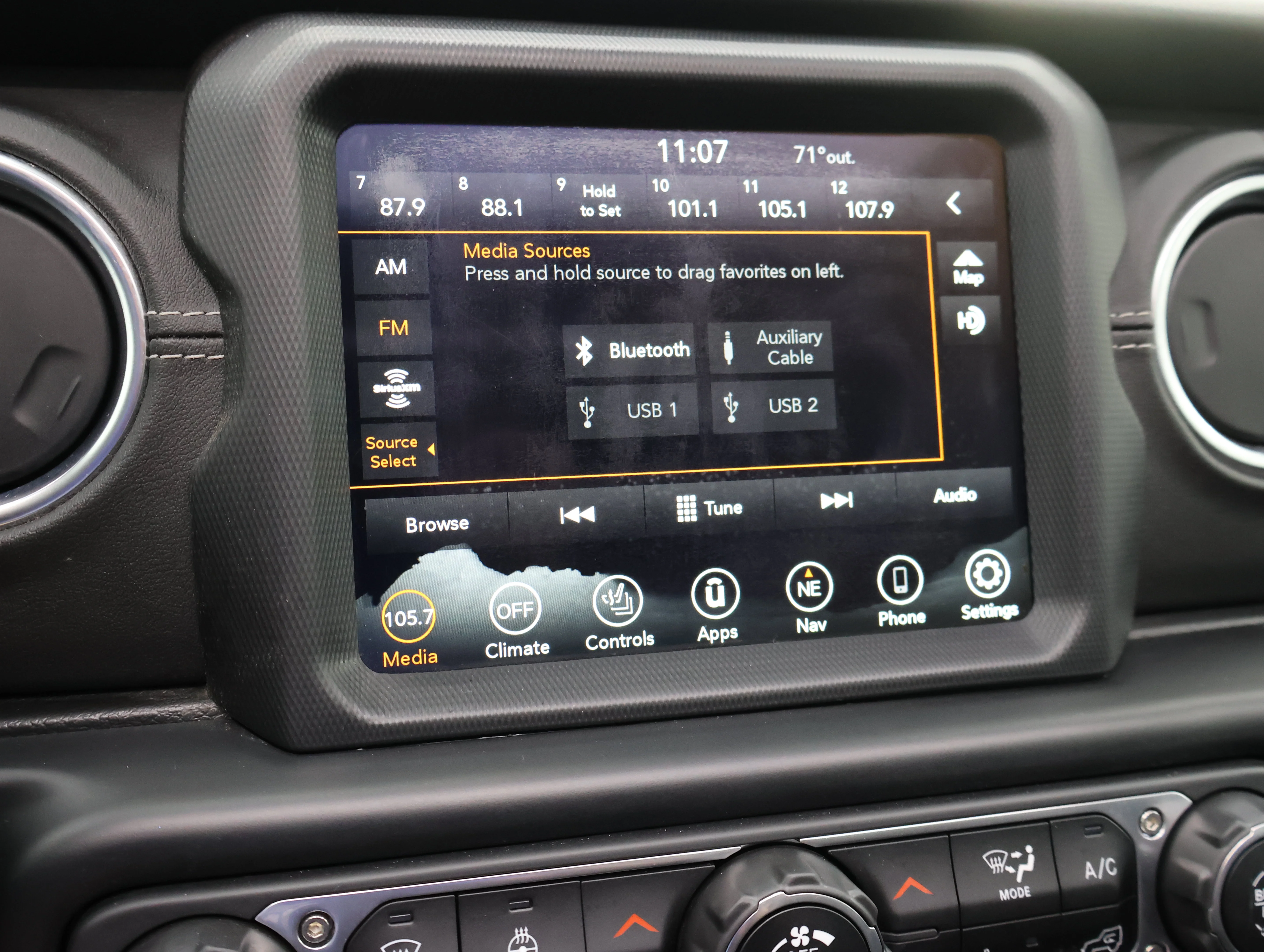 Used 2022 Hydro Blue Pearlcoat Jeep Unlimited Sahara image 49