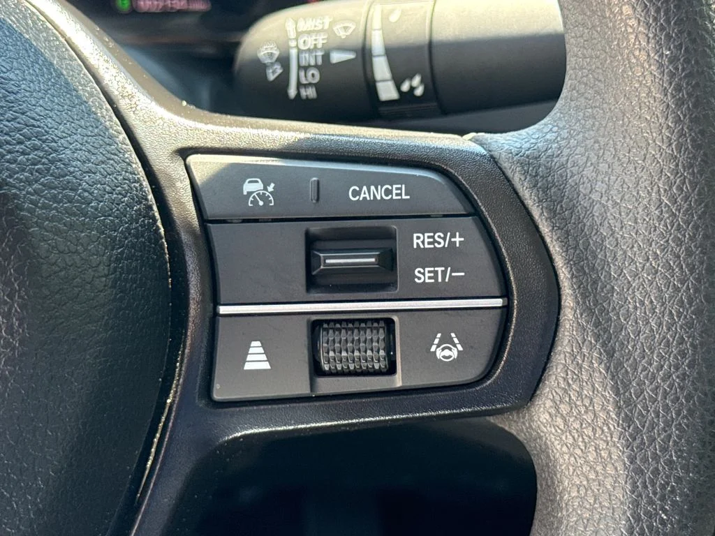 Used 2026 Solar Silver Metallic Honda SE image 34