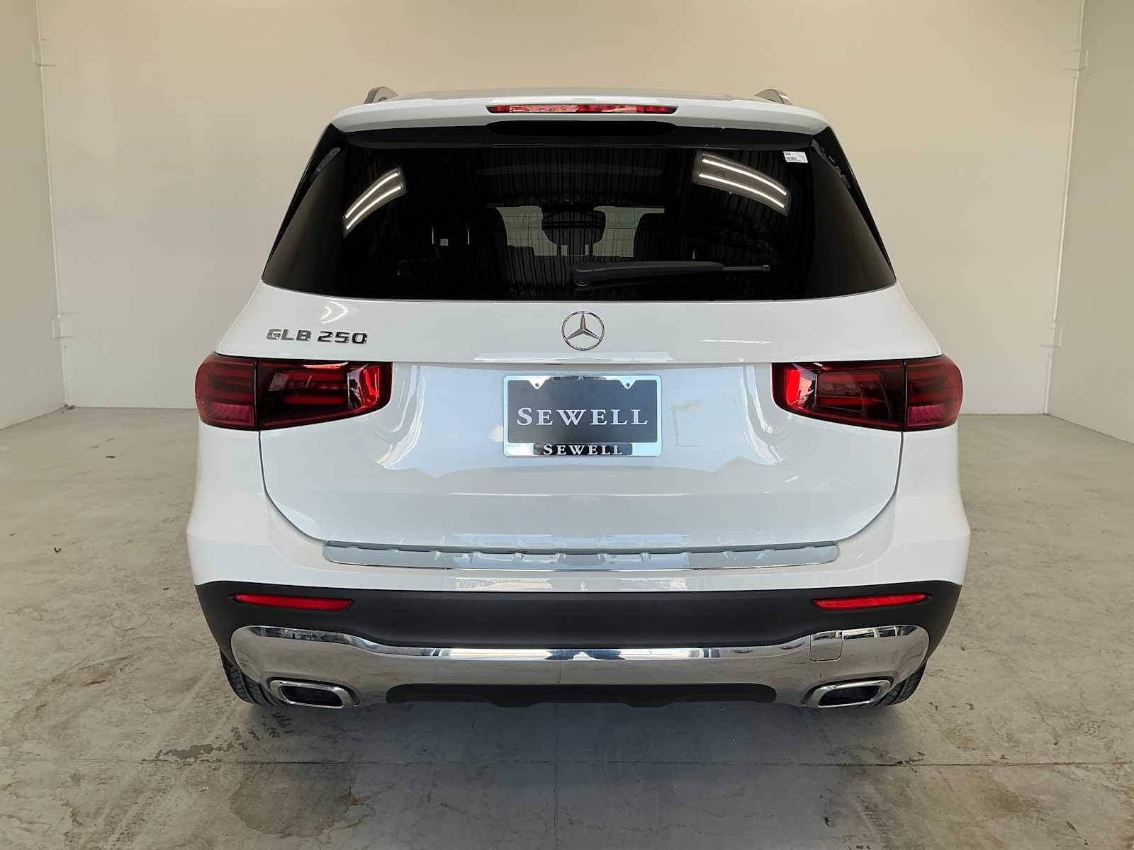 Certified Used 2026 Polar White Mercedes-Benz GLB 250 image 5