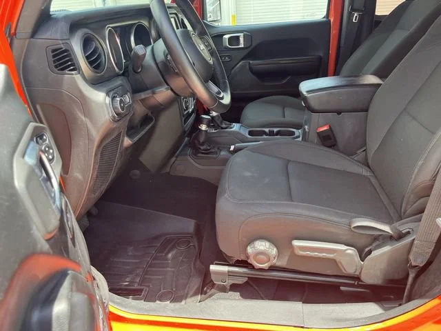 Used 2019  Jeep Sport S image 23