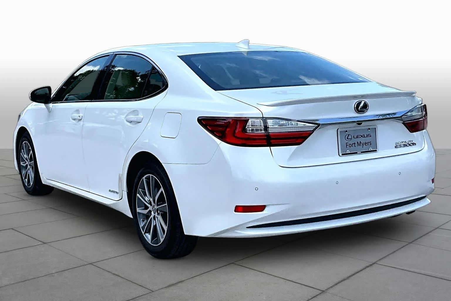Used 2018 Eminent White Pearl Lexus  image 11