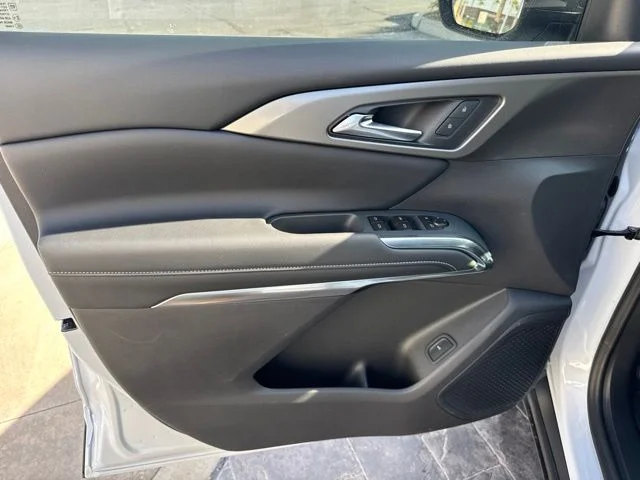 New 2027 White Chevrolet LT image 11
