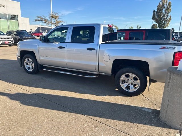 Used 2014 Silver Ice Metallic Chevrolet LT image 2