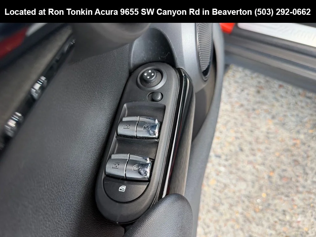 Used 2019 Solaris Orange Metallic MINI Classic image 13