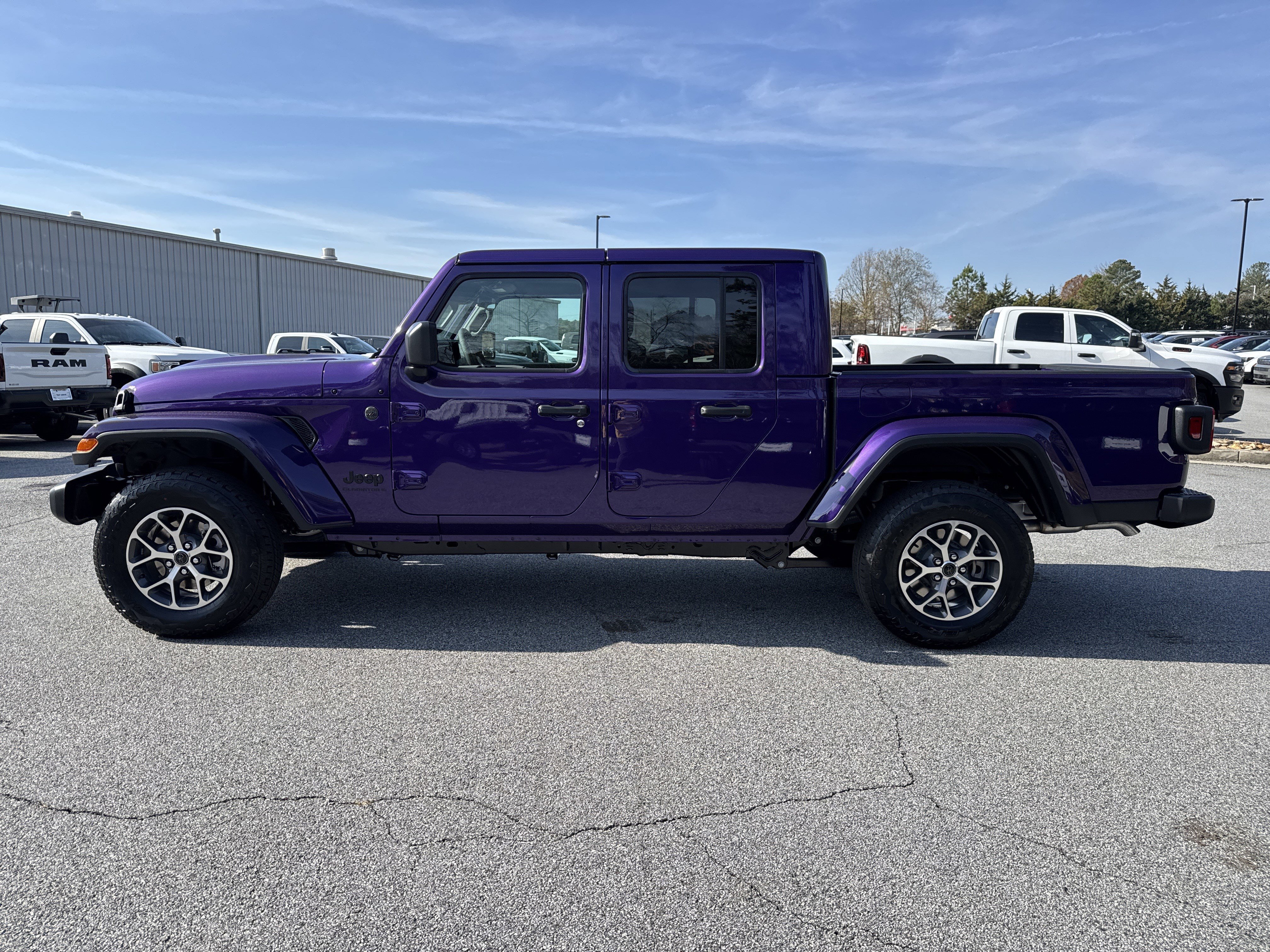 New 2026 Reign Exterior Paint Jeep Sport S image 4