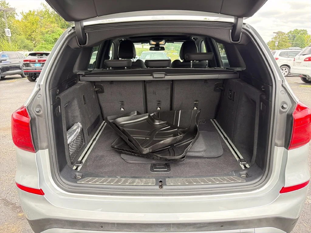 Used 2019 Silver BMW xDrive30i image 27