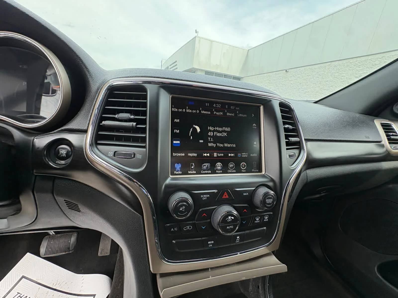 Used 2014 Bright White Clearcoat Jeep Altitude image 23