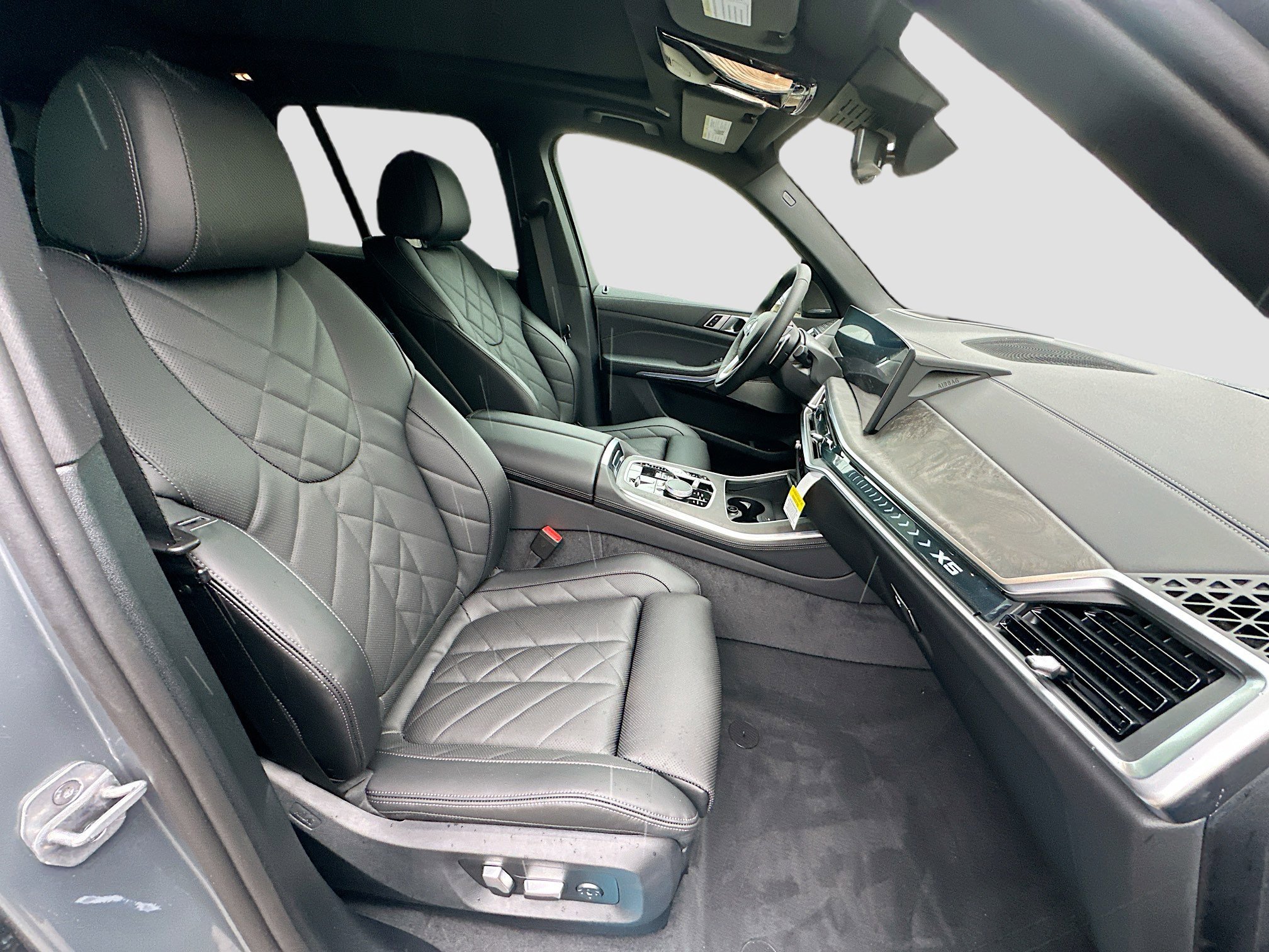 New 2026 Skyscraper Grey Metallic BMW xDrive50e image 23
