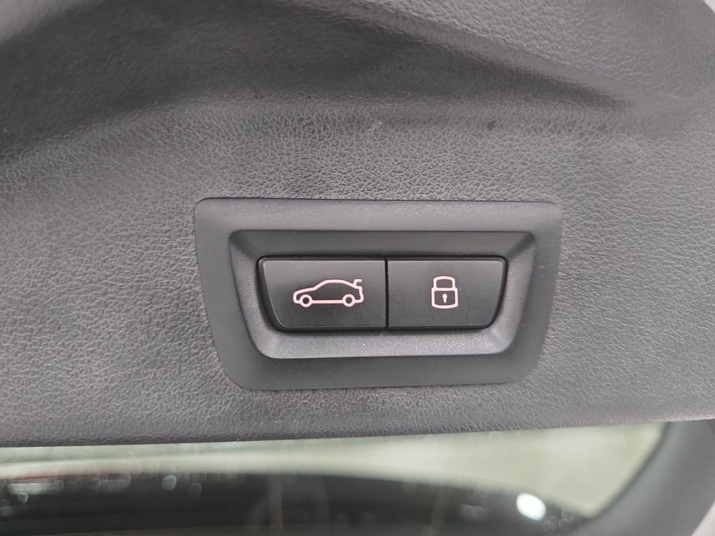 Certified Used 2024 Mineral White Metallic BMW xDrive40i image 21