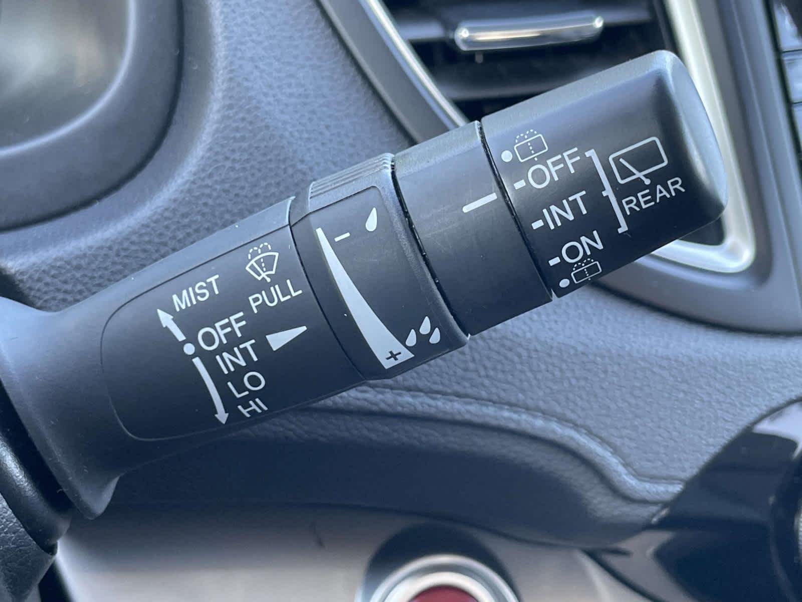 Used 2015 Alabaster Silver Metallic Honda EX image 40