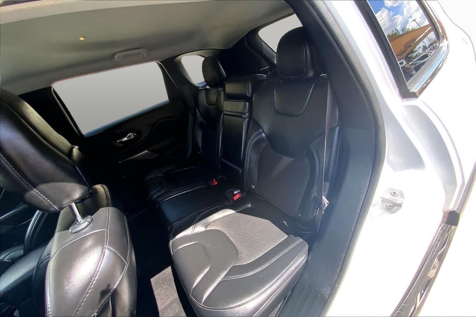 Used 2019 Bright White Clearcoat Jeep Latitude Plus image 21