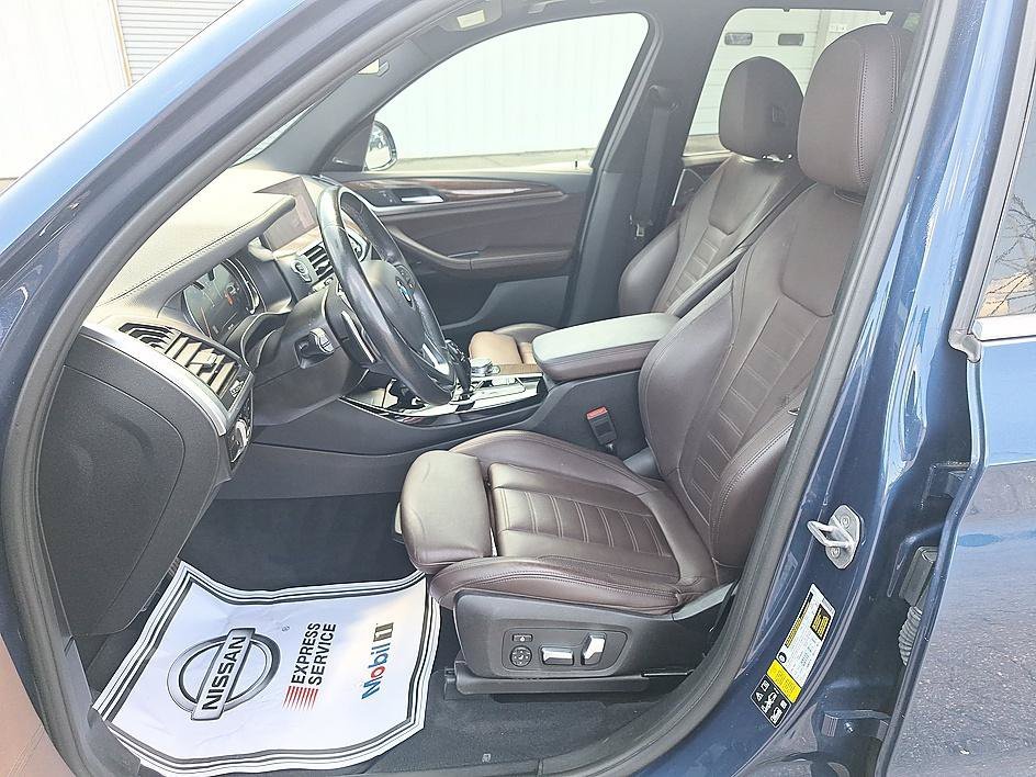 Used 2019 Blue Metallic BMW xDrive30i image 11