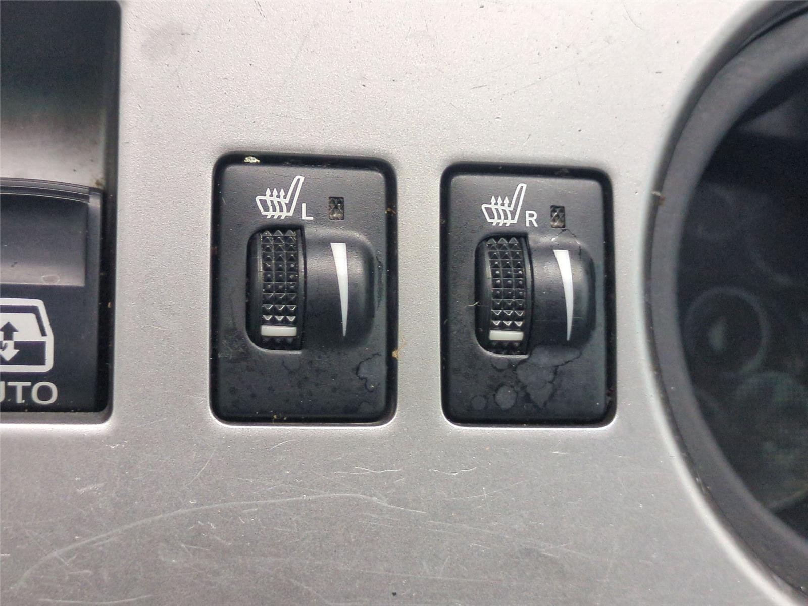 Used 2016 Midnight Black Metallic Toyota SR5 Premium image 29