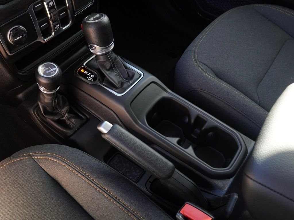 New 2026 Granite Crystal Metallic Clear-Coat Exterior Paint Jeep Sport S image 19