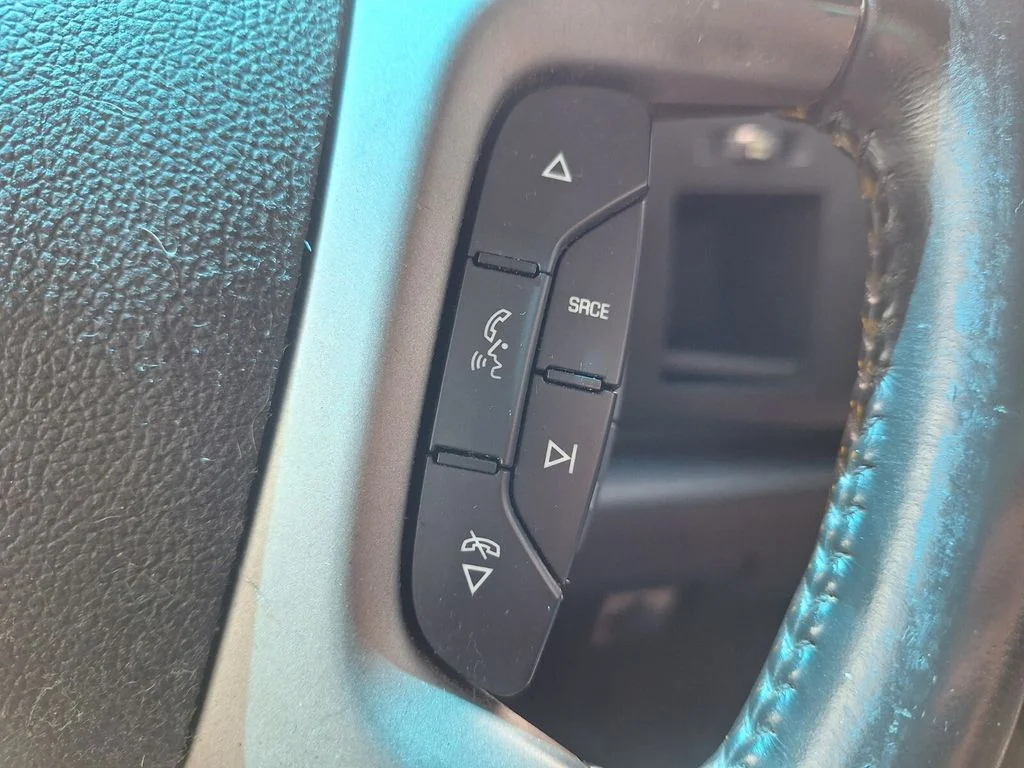 Used 2013 White GMC SLE image 13