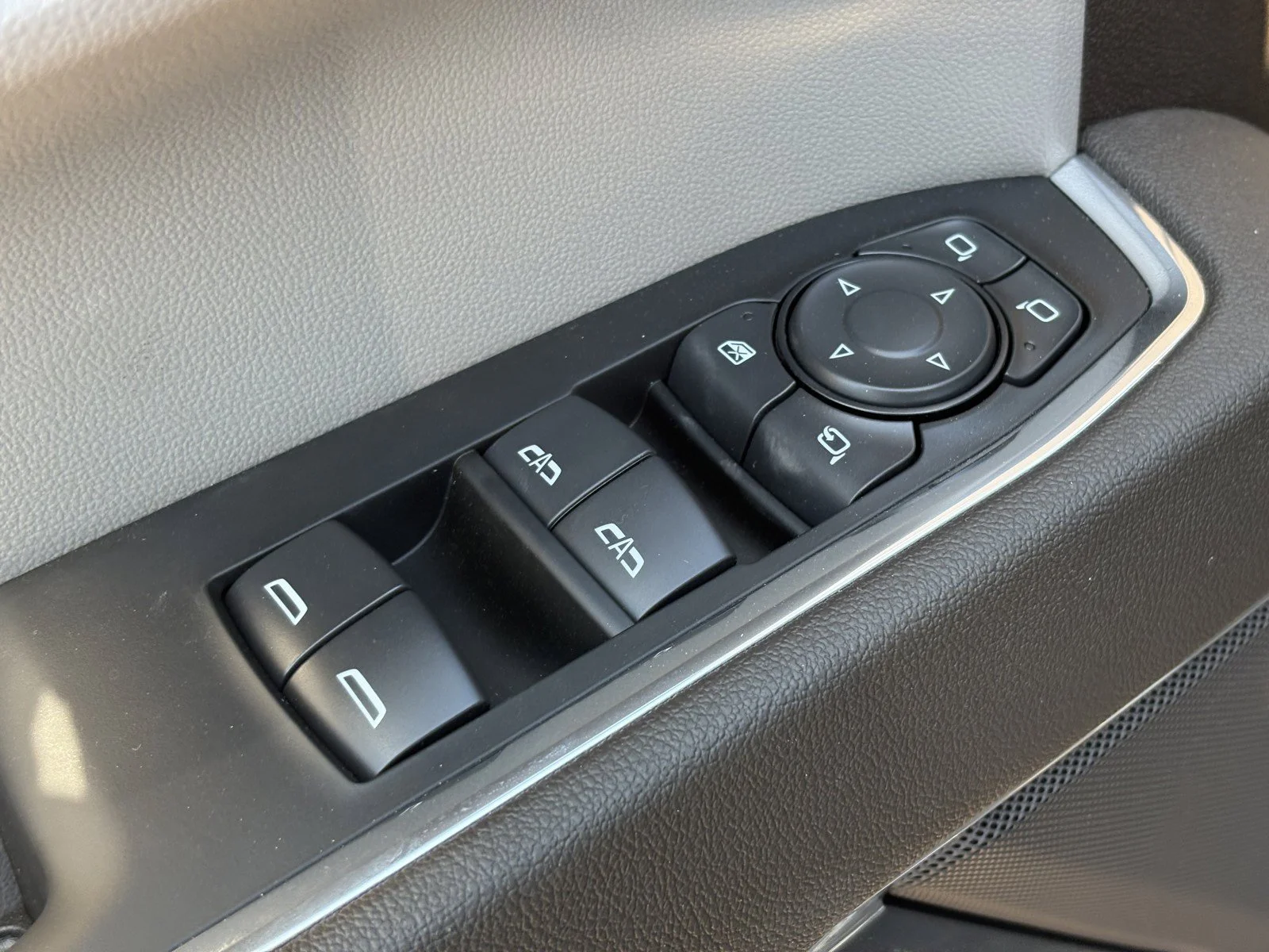 2026 GMC Sierra 1500 SLT - Photo 22