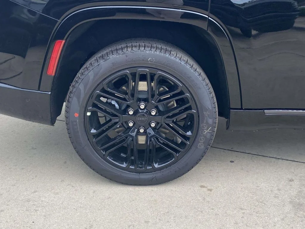 New 2026 High Gloss Black Exterior Paint Jeep Limited Reserve image 8